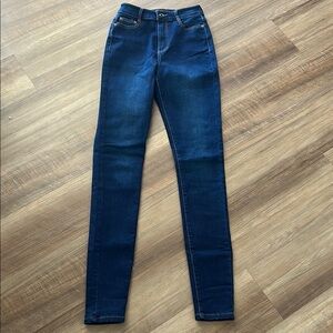 Blue Skinny Jeans with High Waist and Tapered Legs
